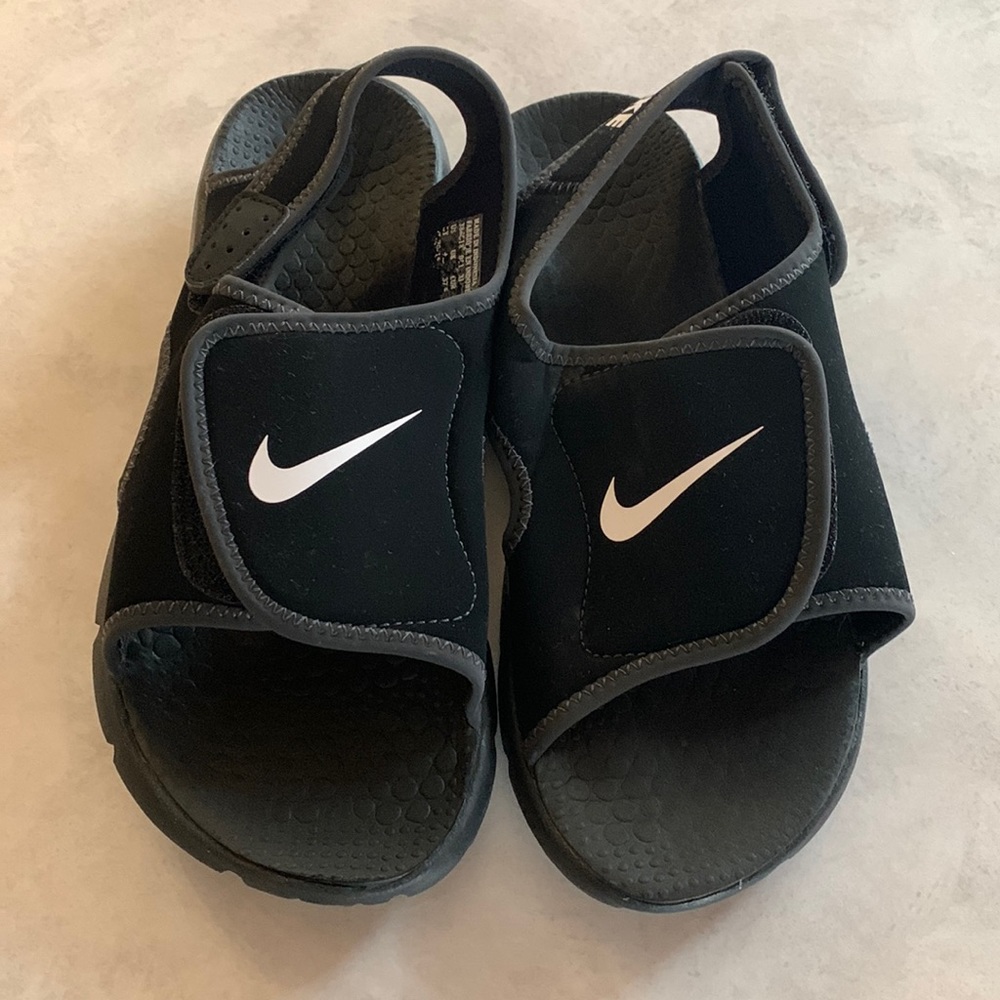 Nike youth sandals size 5Y